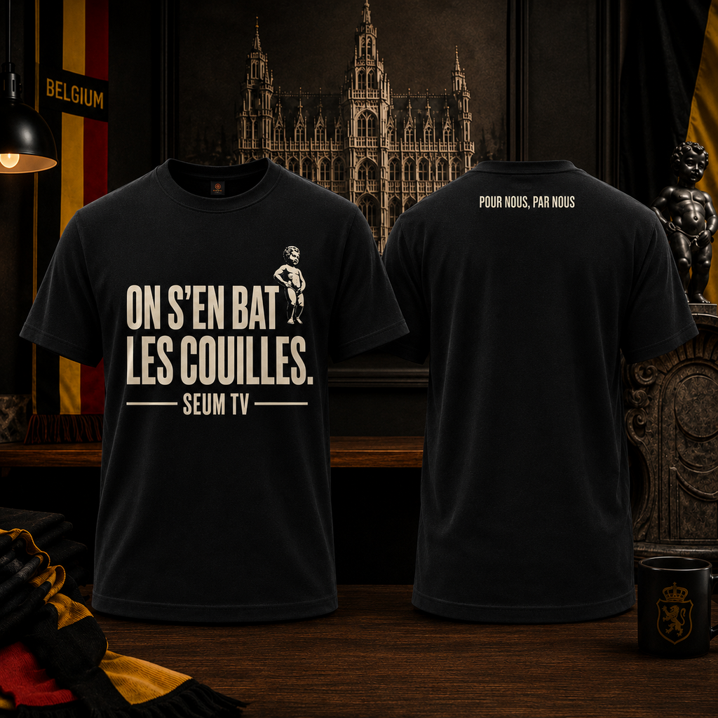 Maillot noir On s’en bat les couilles SEUM TV présenté en recto verso dans un décor belge.